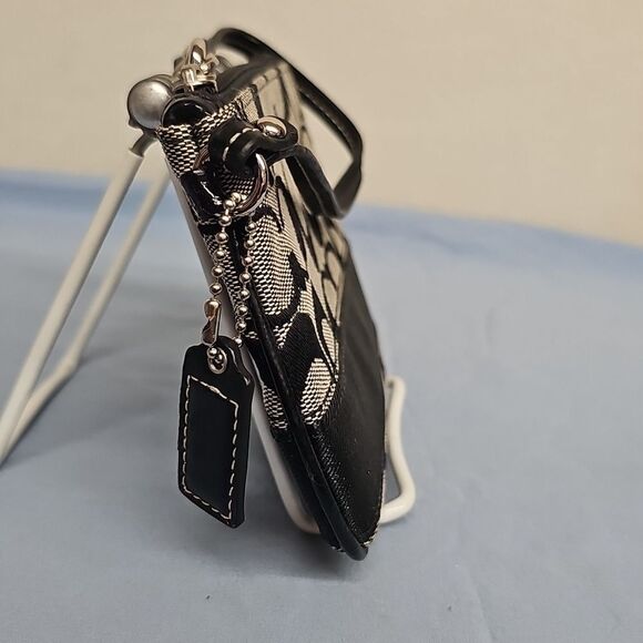 COACH SIGNATURE STRIPE WRISTLET BFPM-06-244 - Picture 3 of 5